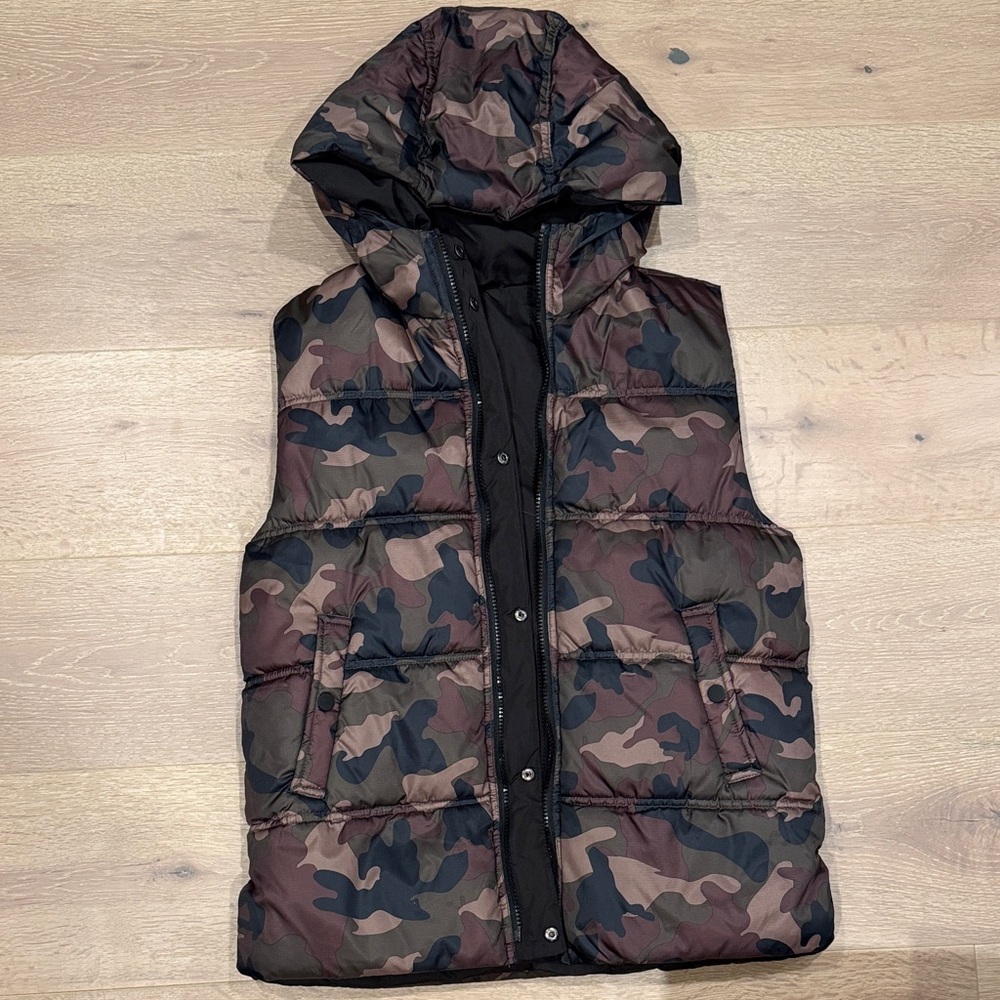 Reversible Camouflage & Black Puffer Vest with Hood